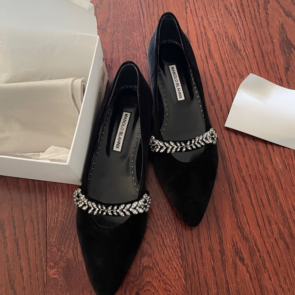 ❌Sold Manolo blahnik velvet crystal flats